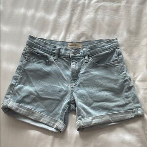 GAP light wash shorts !